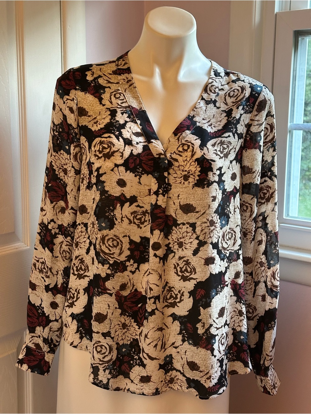 ROSE & OLIVE Red White Blue Brown Floral Leaves Chiffon Print V-Neck Blouse Sz S